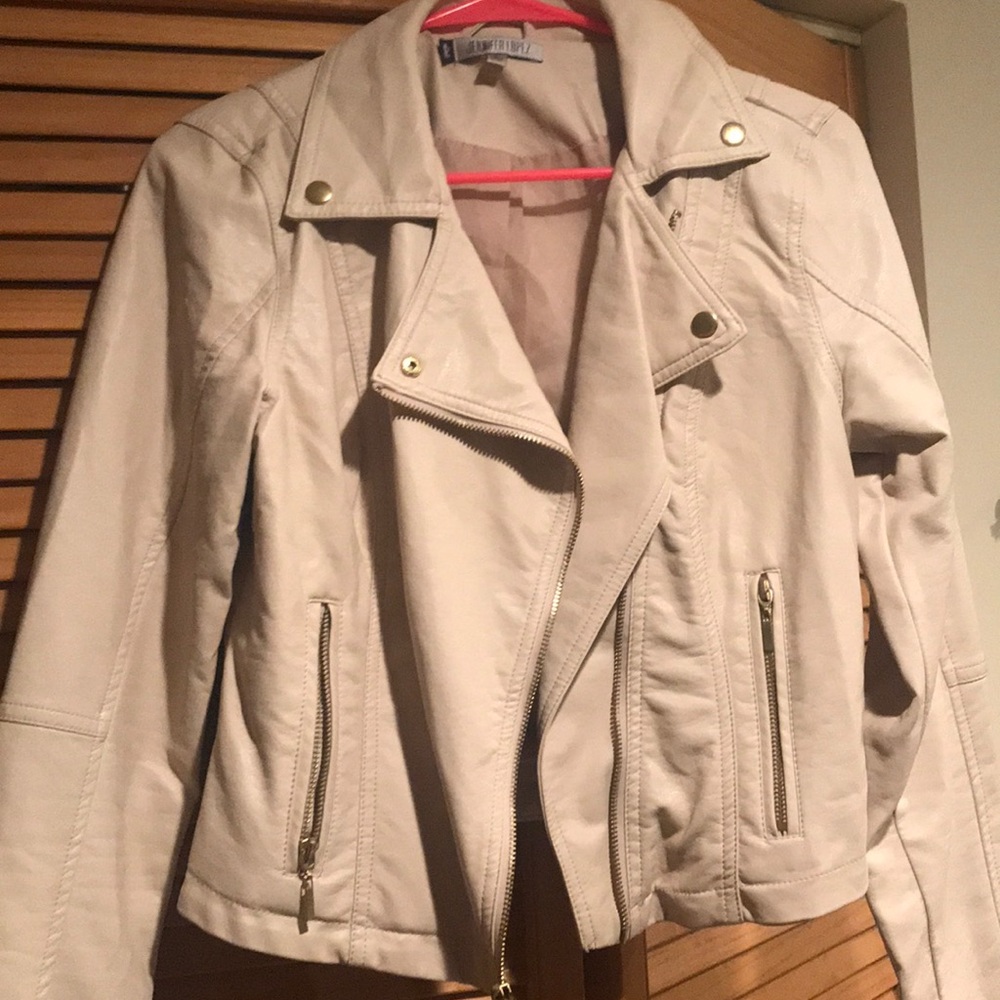 Cream color faux leather jacket Jennifer Lopez